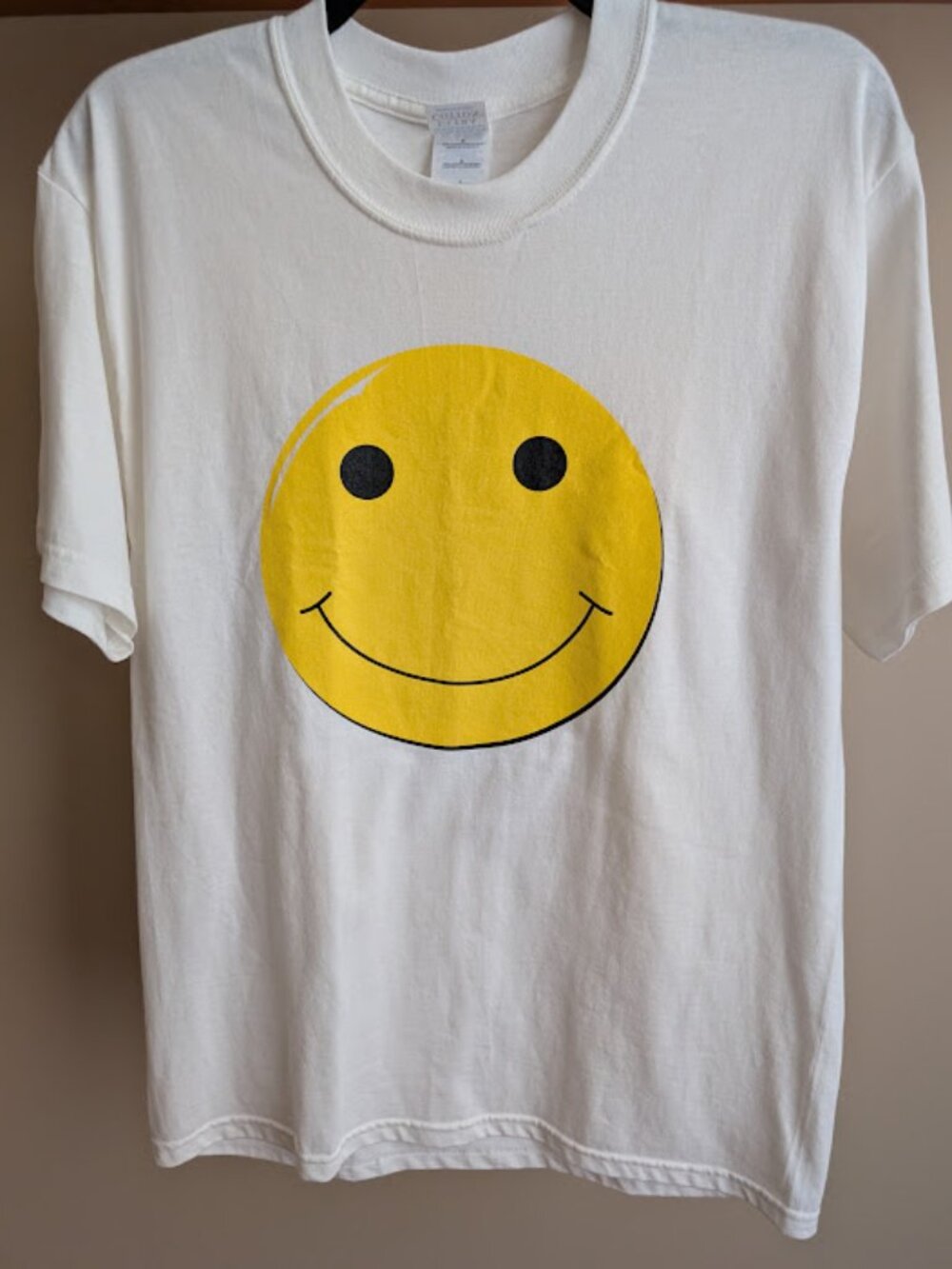 T-Shirt Smiley Face Size L